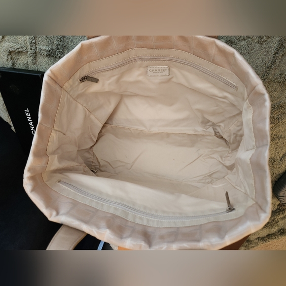 Chanel CC Logo Travel Ligne Tote - Picture 11 of 16